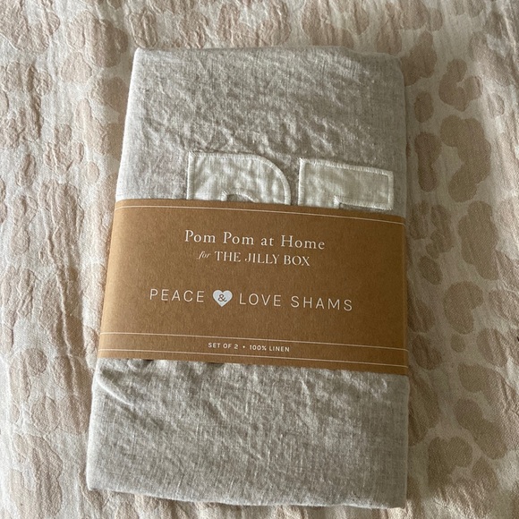 Peace & Love Shams - Picture 2 of 3